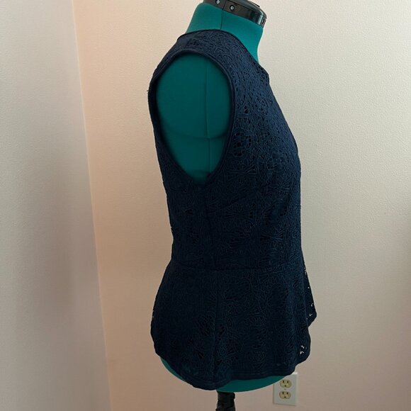 NWOT Ann Taylor Misses Large Navy Blue Lace Sleeveless Peplum Top - Picture 3 of 6